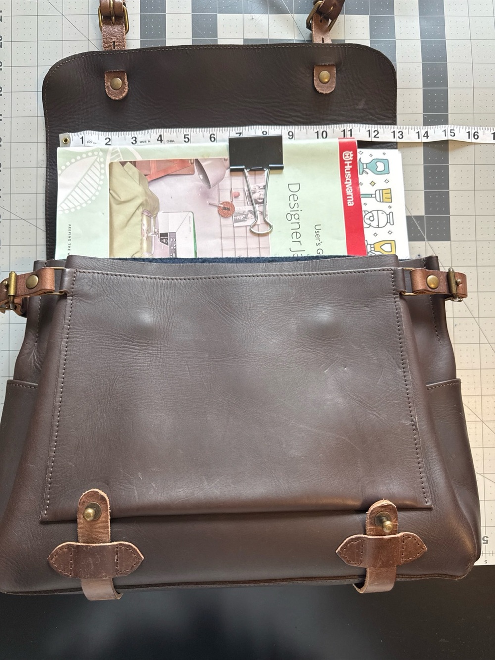 Bleu de chauffe dark brown leather postman bag with dust cover - Picture 16 of 16